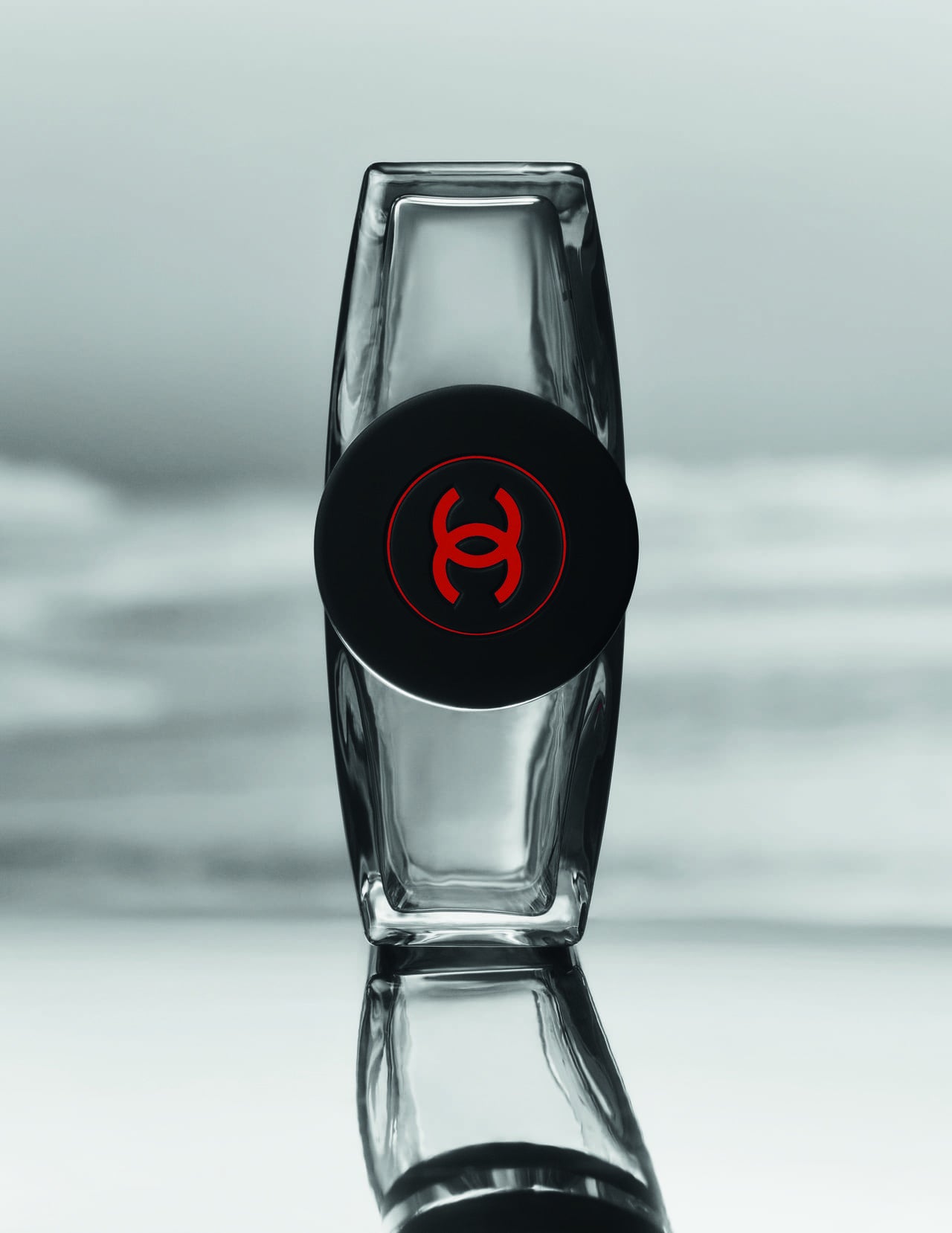 シャネルから新香水「アリュール オム スポーツ スーパーレッジェーラ