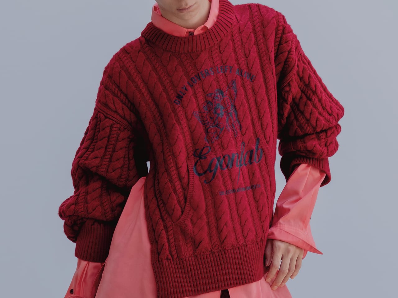 今季は“赤”が流行る！ディーゼルのニットでこなれた雰囲気に