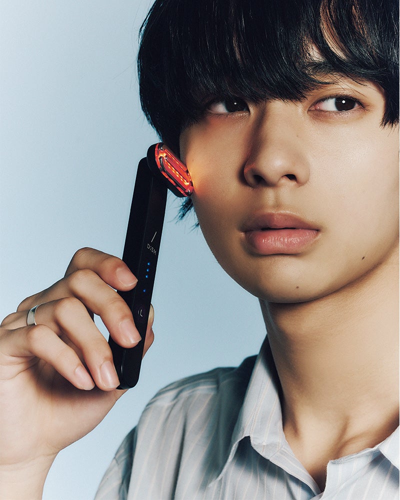 美容ギア部門BEST5】「DISM」のスリムな美顔器が初登場1位！EMSでの