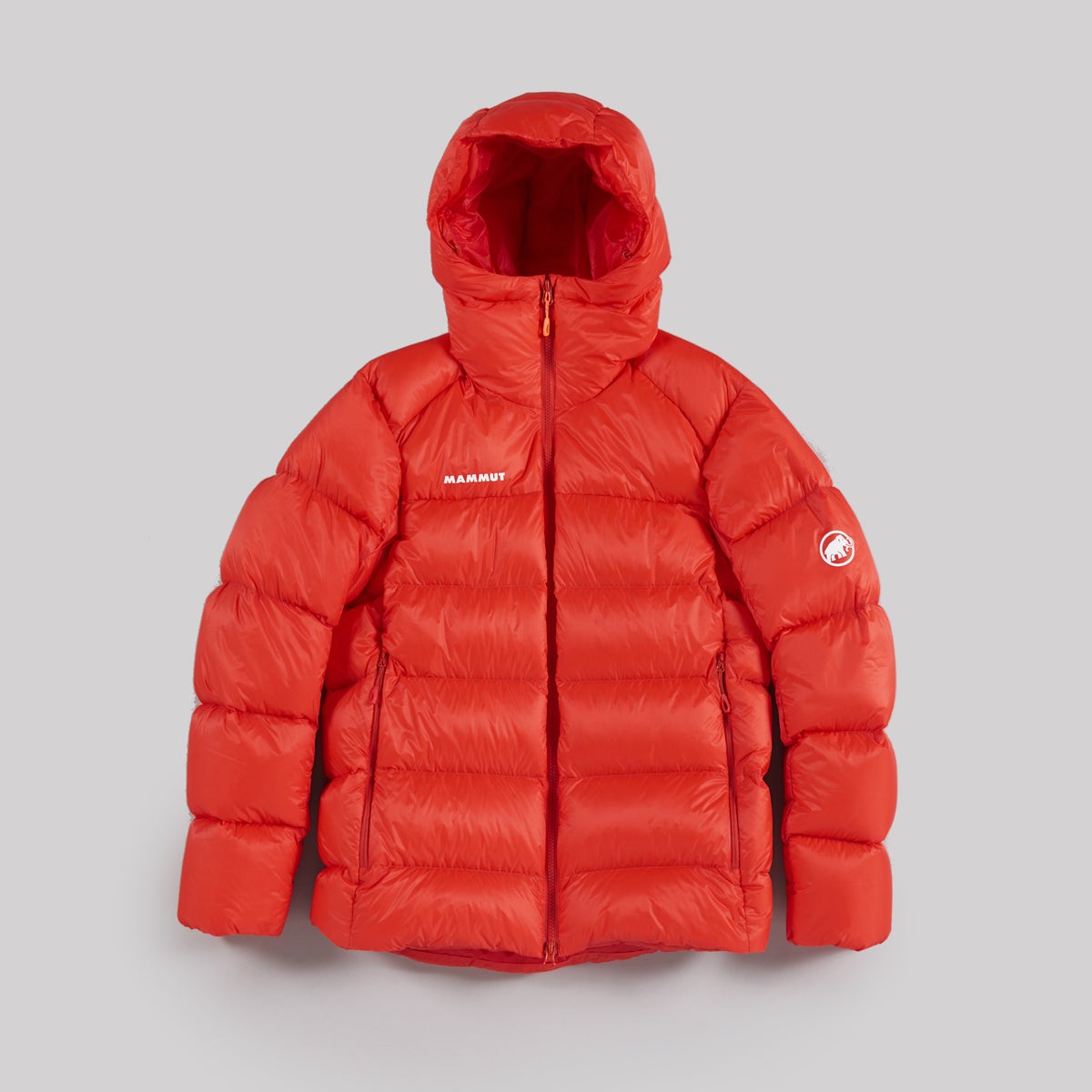 冬の街にちょうどいい「アウトドアブランド」の“大人カラーダウン”14選