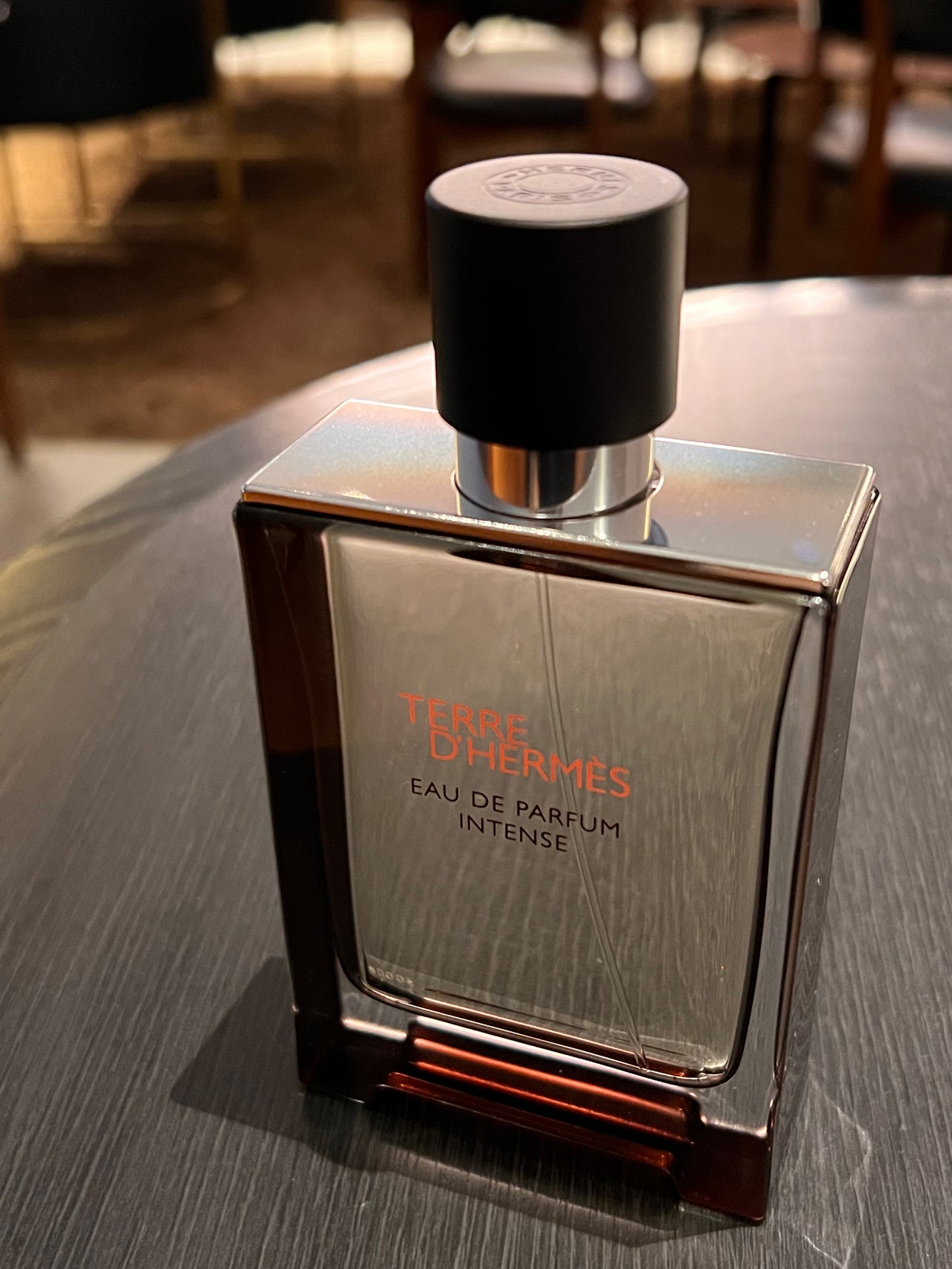 エルメスの新作香水は大人好み。コーヒー豆のアロマも感じる力強い香り