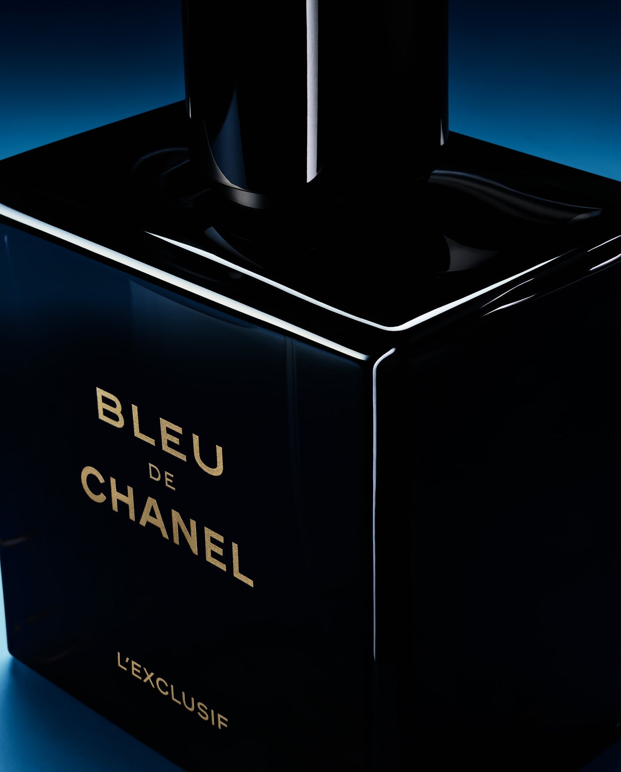 シャネル専属調香師が語る、待望の新作メンズフレグランス『ブルー