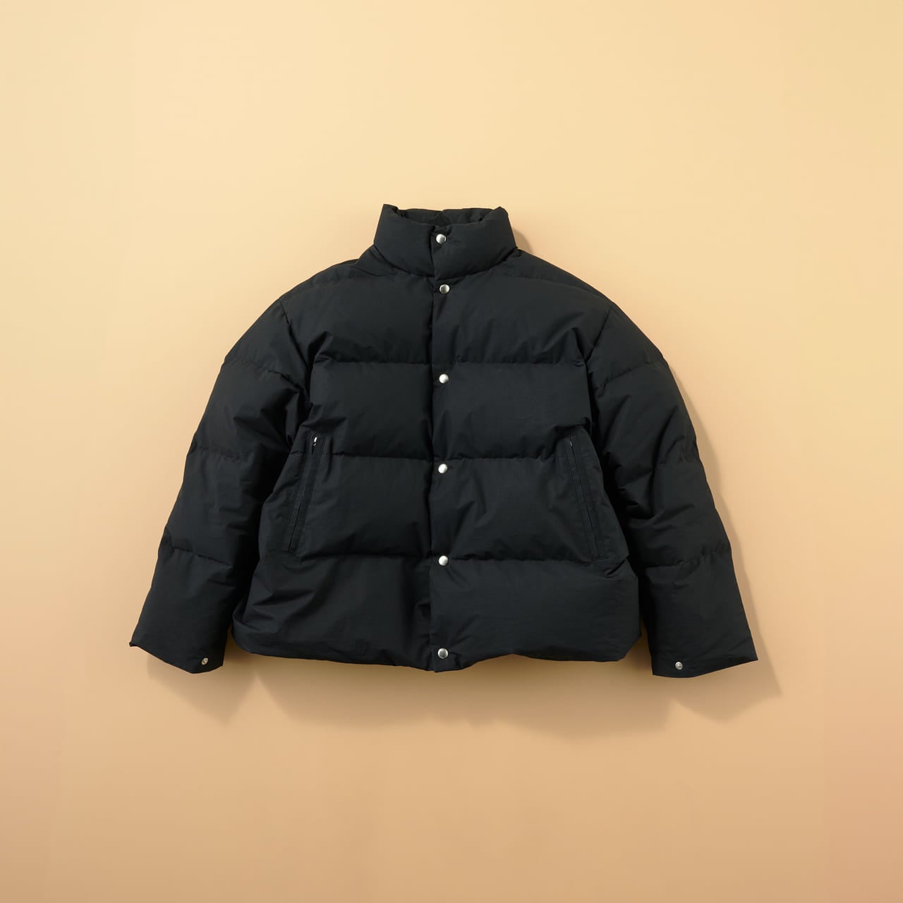 コモリ」はこれだからやめられない。ミニマルで街に合うダウンって