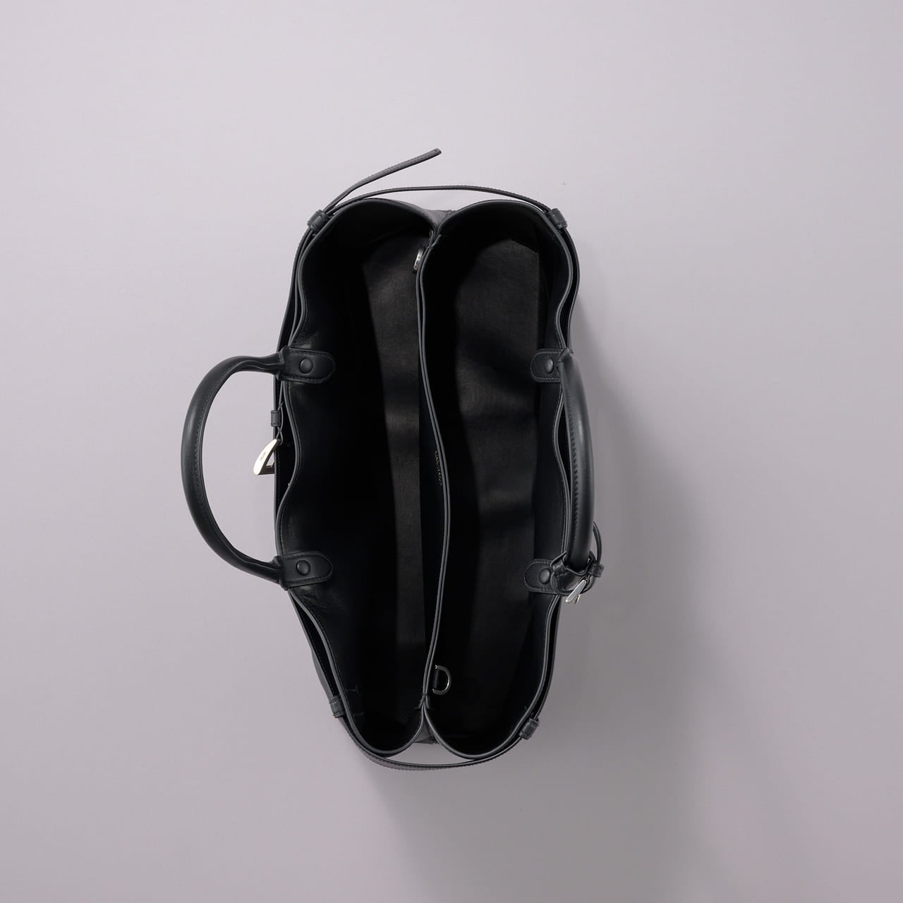 素敵な靴はあなたを素敵な場所へ連れていってくれる。では素敵なバッグ