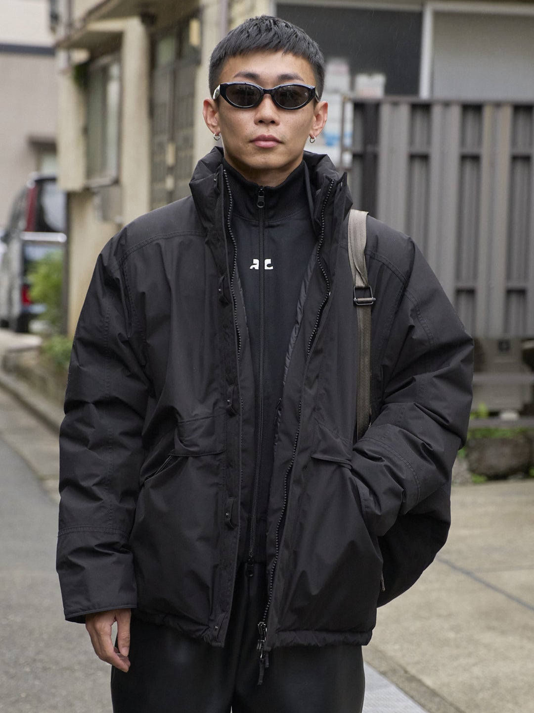 ゴアテックス搭載＆光電子®「ナナミカ」の最強黒ダウンはどう着るのが