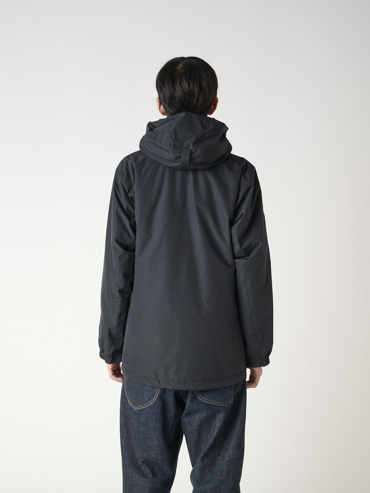 新作レビュー！「モンベル」の黒いシェルジャケット2着を徹底比較