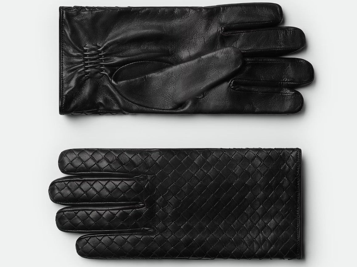 ボッテガ・ヴェネタ」からホリデーギフトにぴったりなレザーグローブが