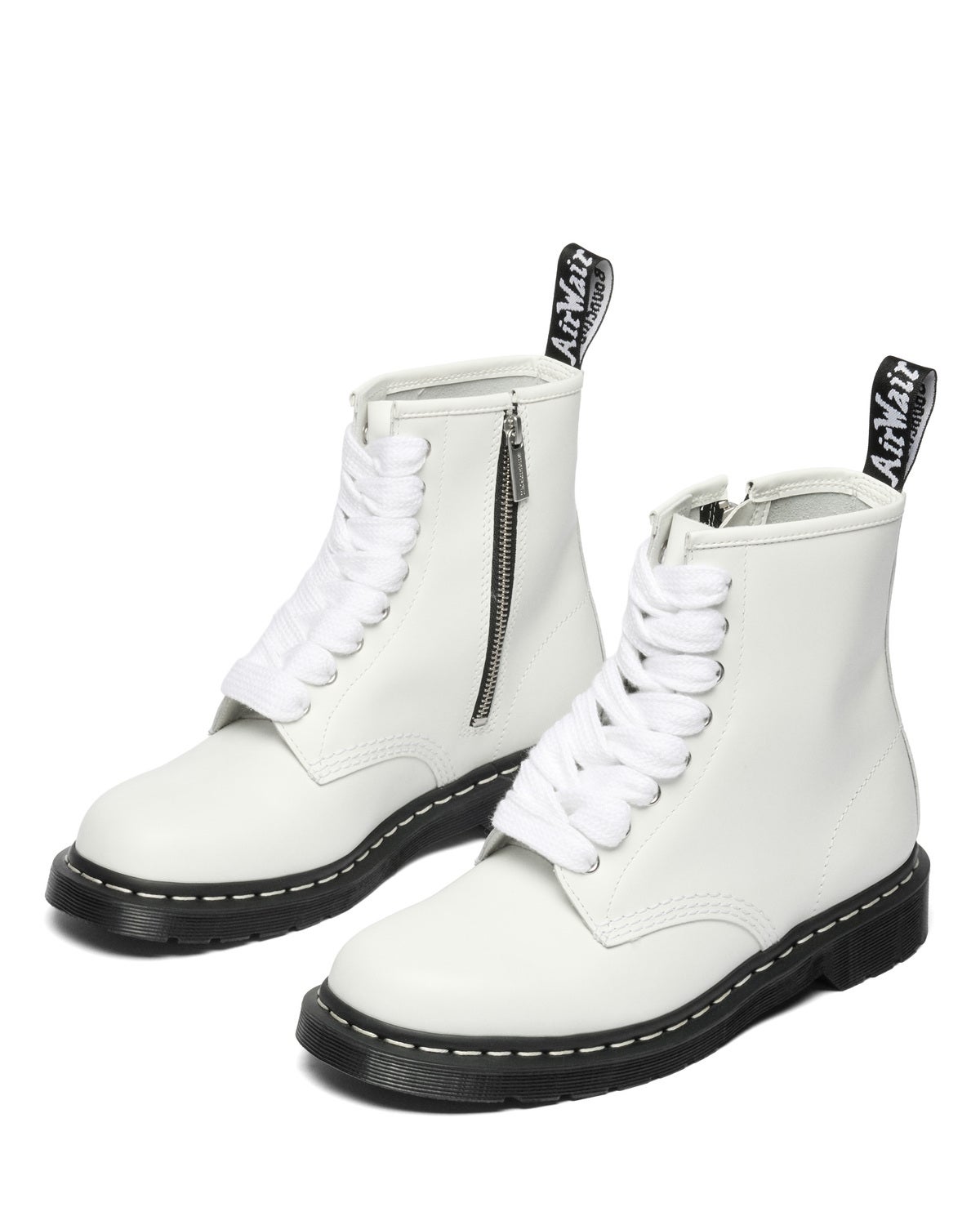 特別な「ドクターマーチン」！春の最新コレクションから“ダブル