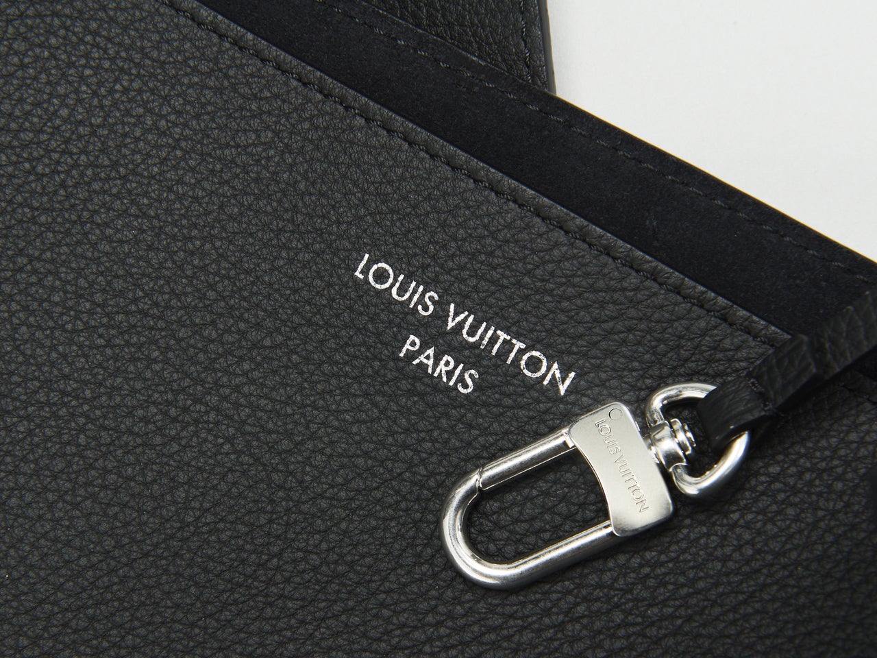 ルイ・ヴィトン」で春に向けて買うべき新作“黒レザーバッグ