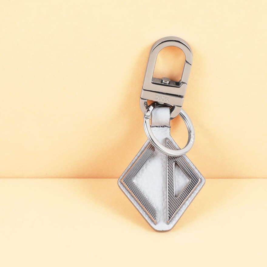 ディオール」の今買うべき冬の名品小物5選。財布、AirPodsケース…新