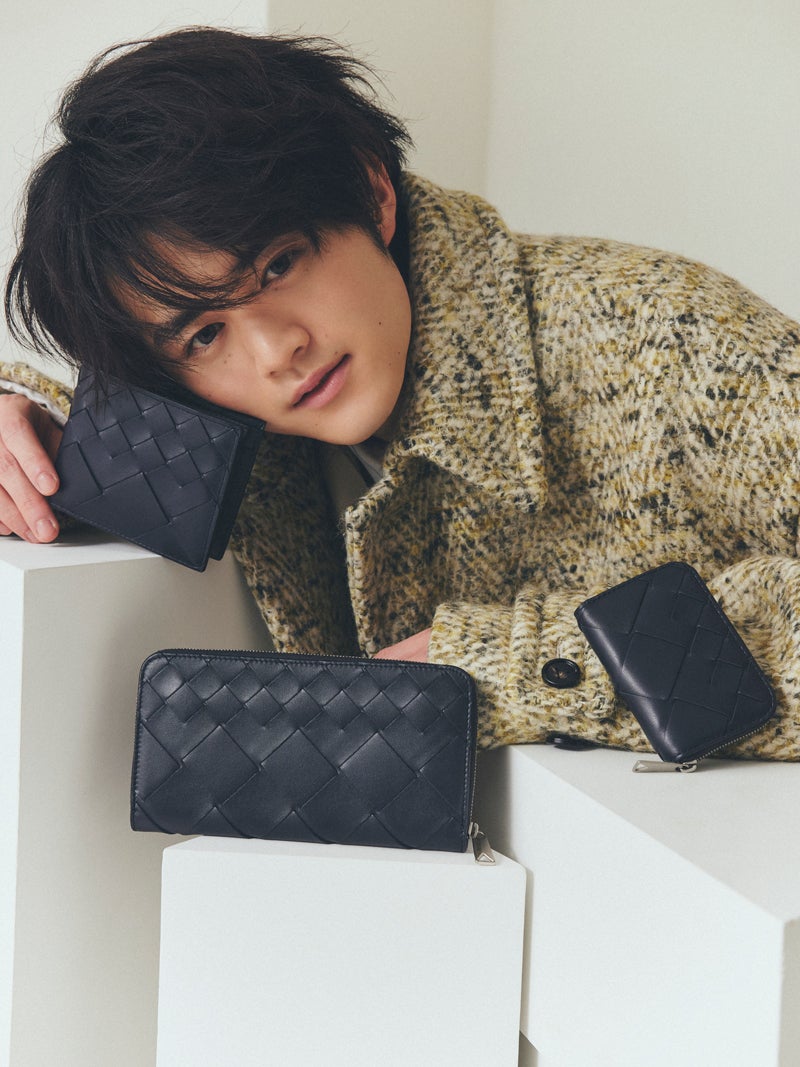 ボッテガ・ヴェネタ」の最新小物を、1年間頑張った自分へのご褒美に