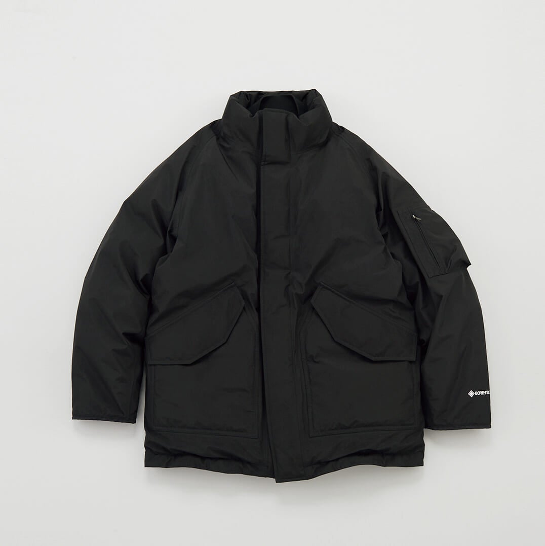 ナナミカ×モンキータイム】ゴアテックスな黒ダウンはシルエットに