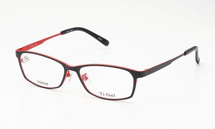 表と裏で色が違うすべてがチタン製の「Ti-feel」の眼鏡フレームは
