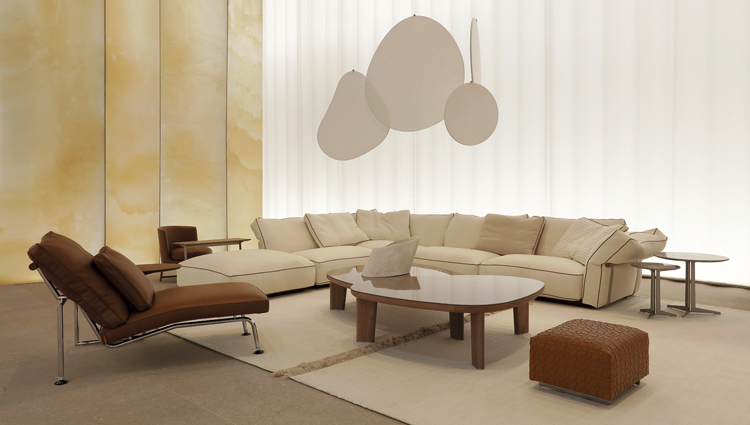 日本人デザイナーが起用されたフレックスフォルムが描く未来とは