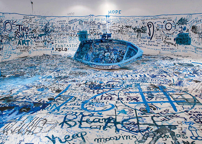 WAR IS OVER!」六本木に出現したオノ・ヨーコのアート、破壊と創造の