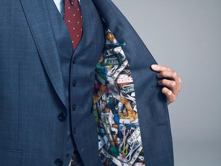 3ピーススーツのベスト、「誰でもお洒落に着られる」のはこんなカタチ