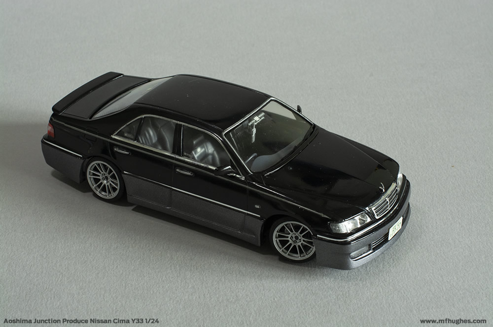 Aoshima Junction Produce Nissan Cima Y33 1/24. Photographs.