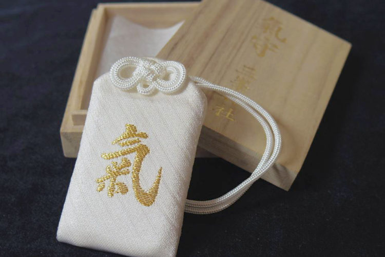 白』い『氣の御守』頒布の休止について | 三峯神社