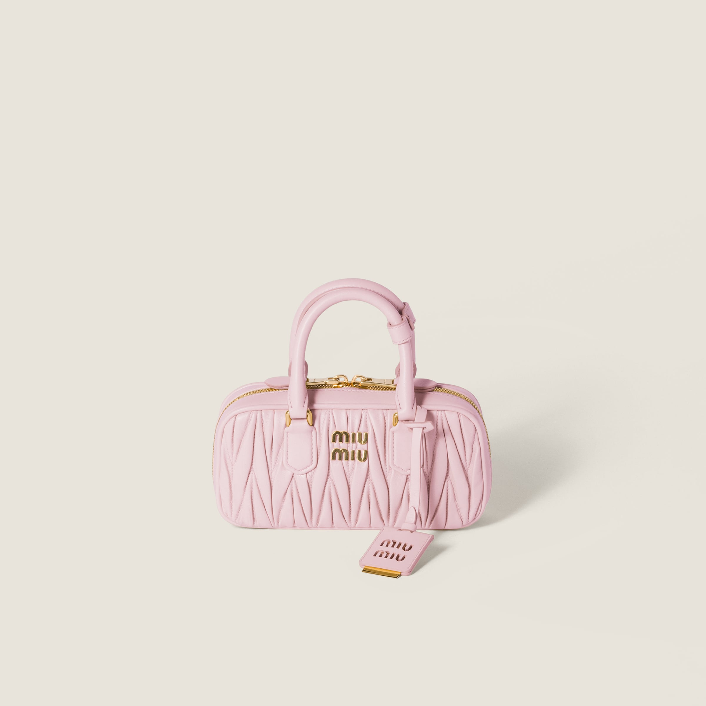 ブラック ワンダー マテラッセレザー ホーボーミニバッグ | Miu Miu