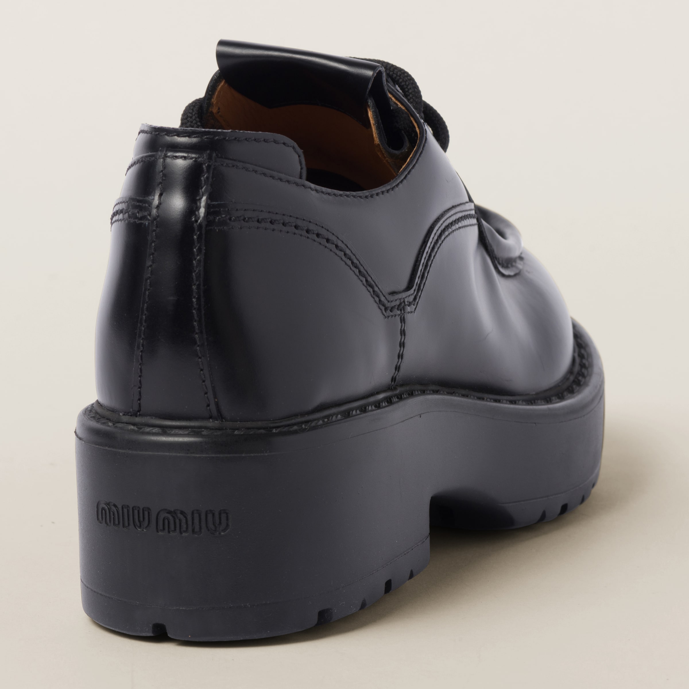 ブラック レザー レースアップ シューズ | Miu Miu