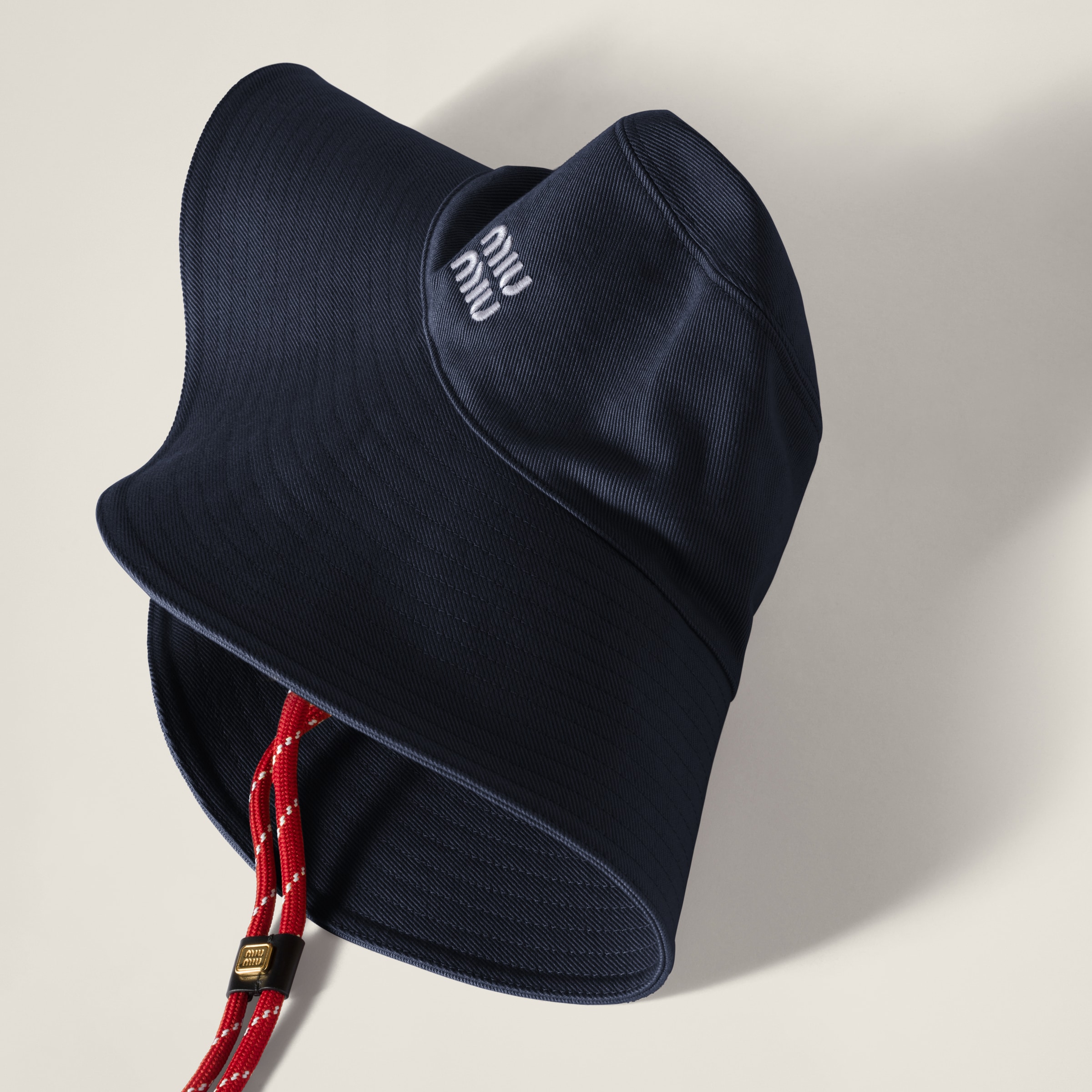 ブルー／レッド デニム ハット | Miu Miu