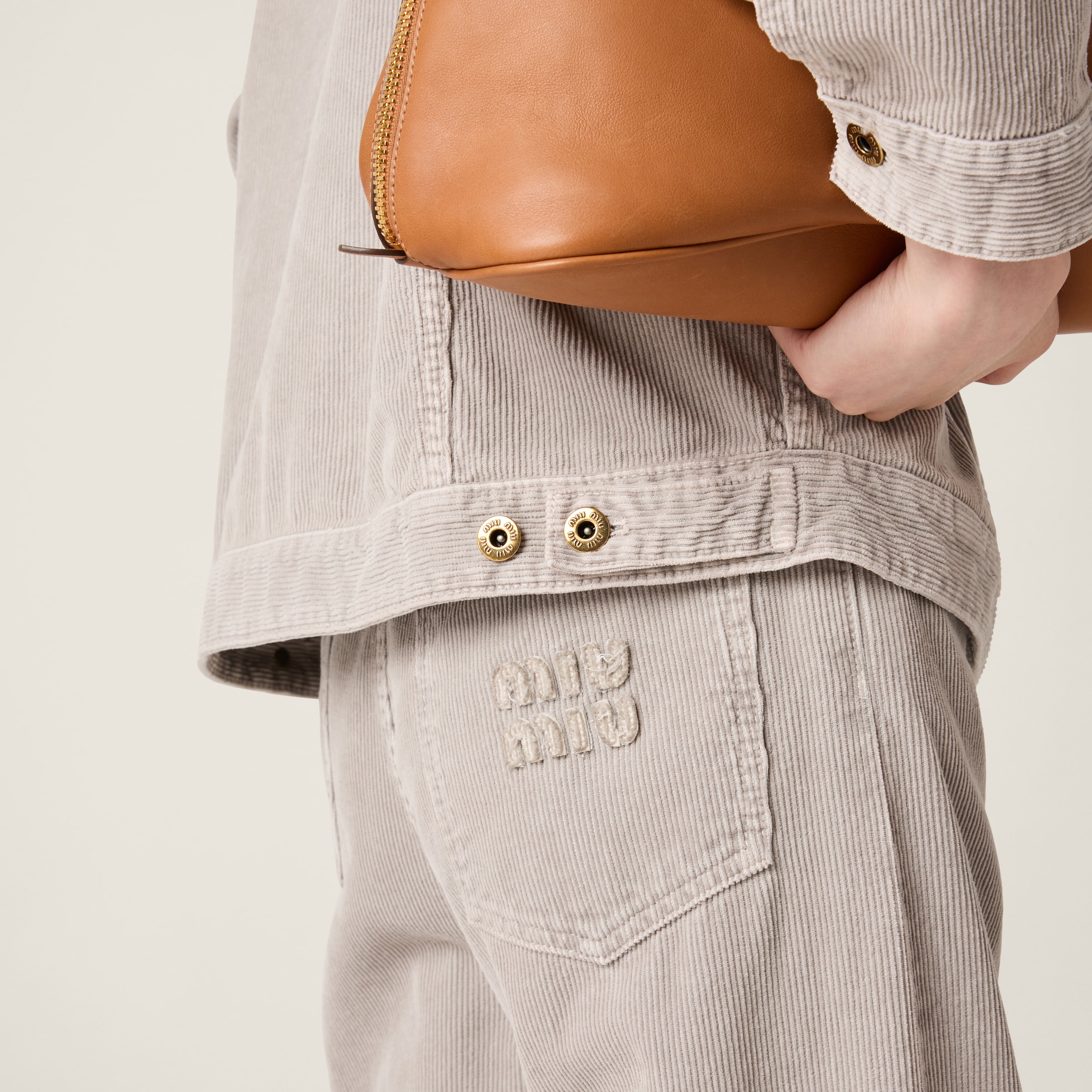 グラナイトグレー ガーメントダイ コーデュロイ パンツ | Miu Miu