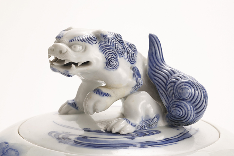 染付山水文獅子彫水指 ｜ みかわち焼 三川内焼- 総合サイト