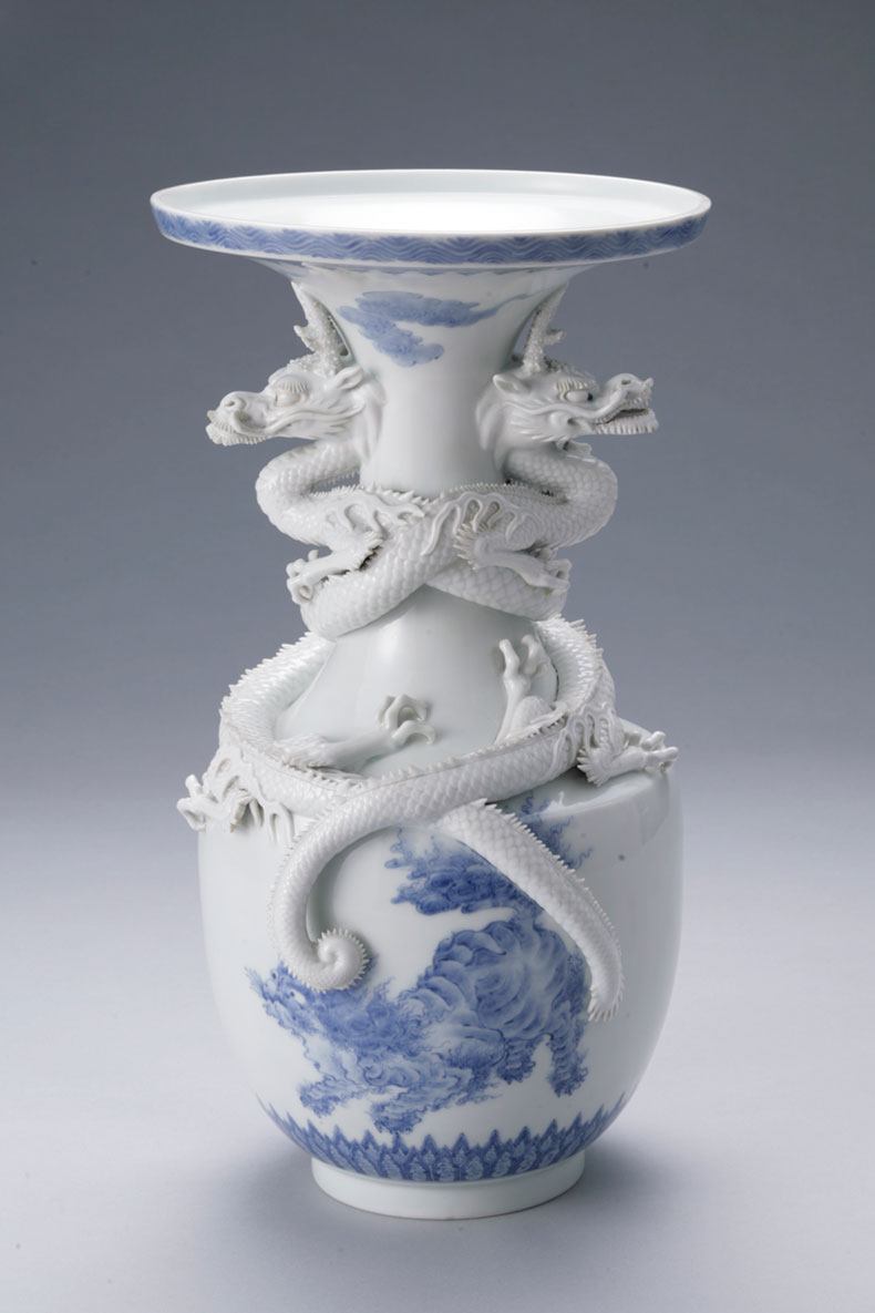 染付龍刻唐獅子牡丹文花瓶 ｜ みかわち焼 三川内焼- 総合サイト