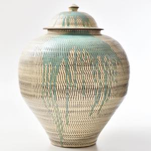 小鹿田焼 坂本浩二窯 三斗壷 飛び鉋に三彩 ｜ みんげい おくむら