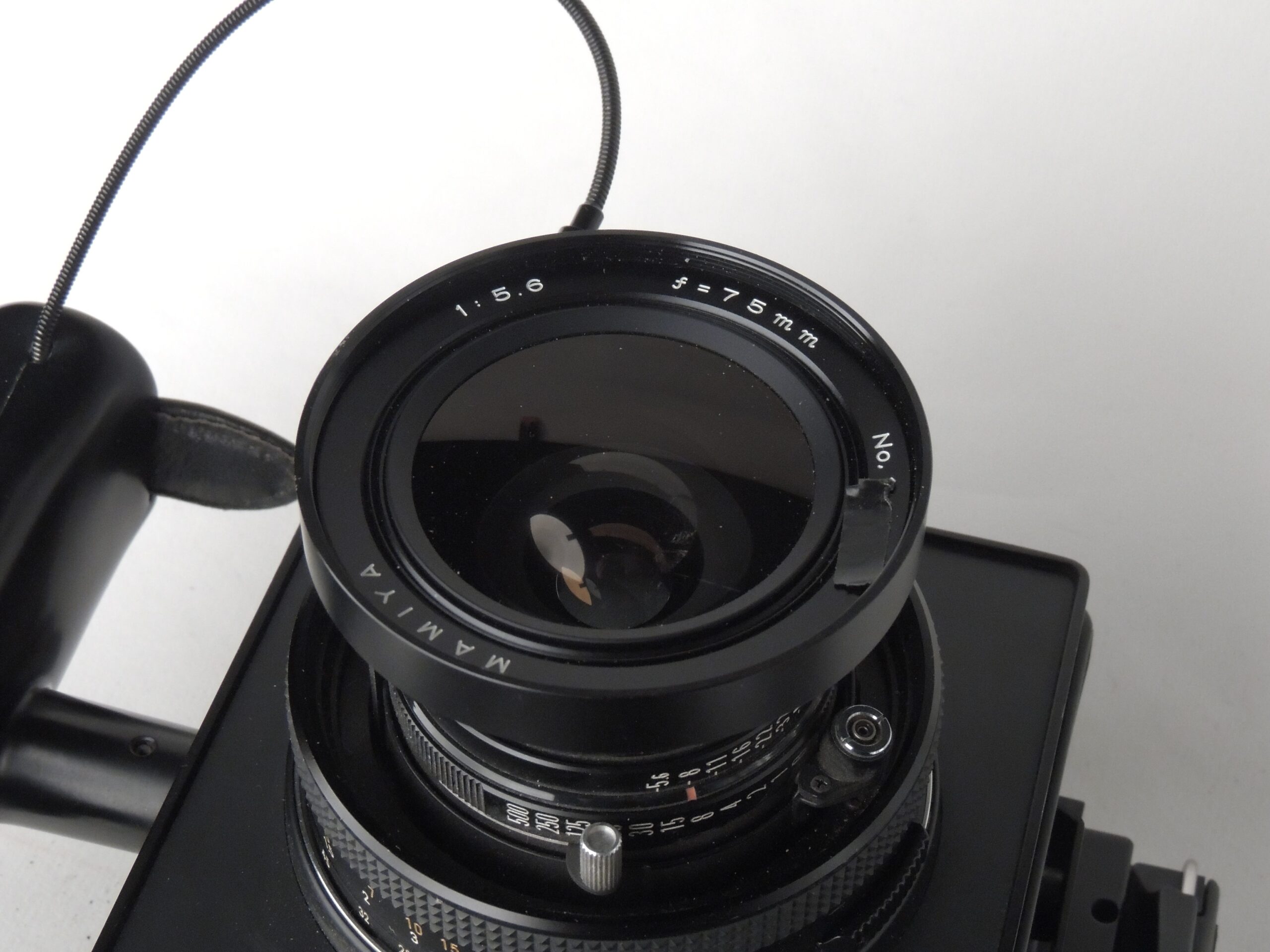 Polaroid 600SE + 75mm f5.6 Lens, Finder + Polaroid Back – MrCad