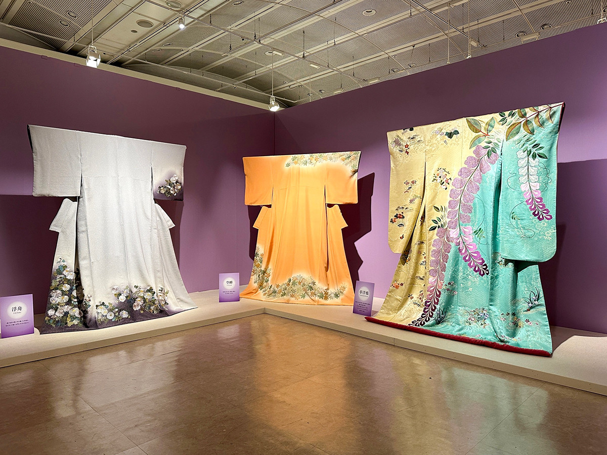 ひと針ひと針、源氏物語に想いをよせて ― 「草乃しずか日本刺繍展」が