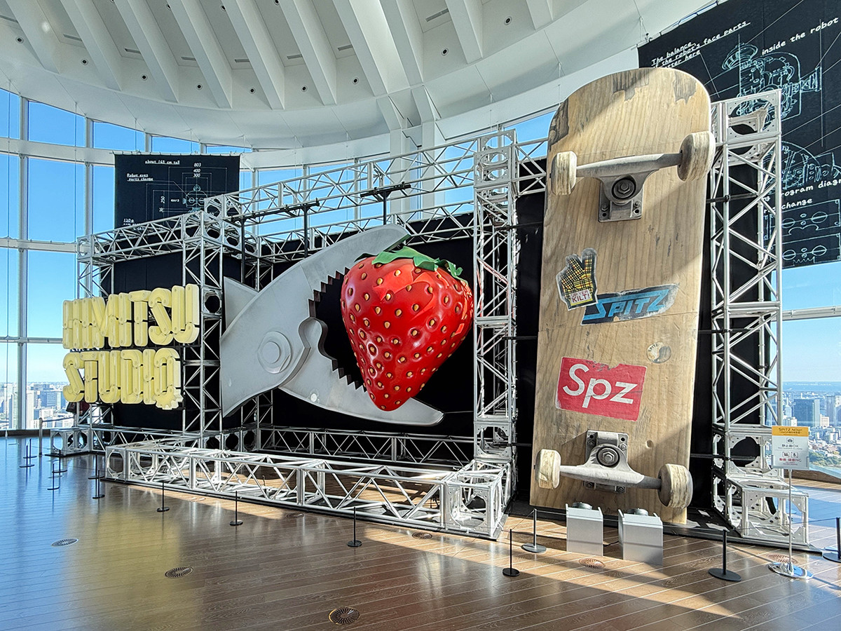 スピッツ、初の大規模展が開催 ― 「SPITZ,NOW! ～ロック大陸の物語展