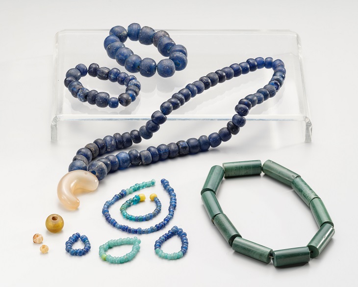 松ヶ洞8号墳出土玉類｜名古屋市博物館