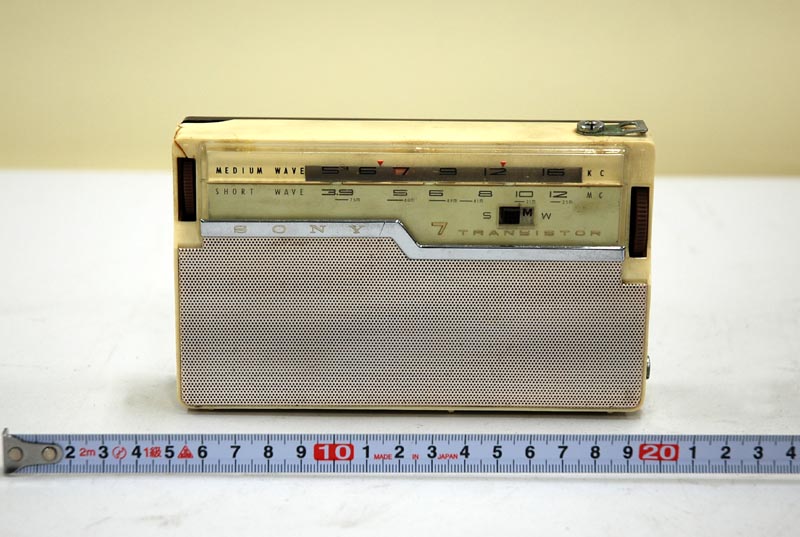 トランジスターラジオ SONY TR-710 | ラジオ受信機 | 第2展示室 | UEC