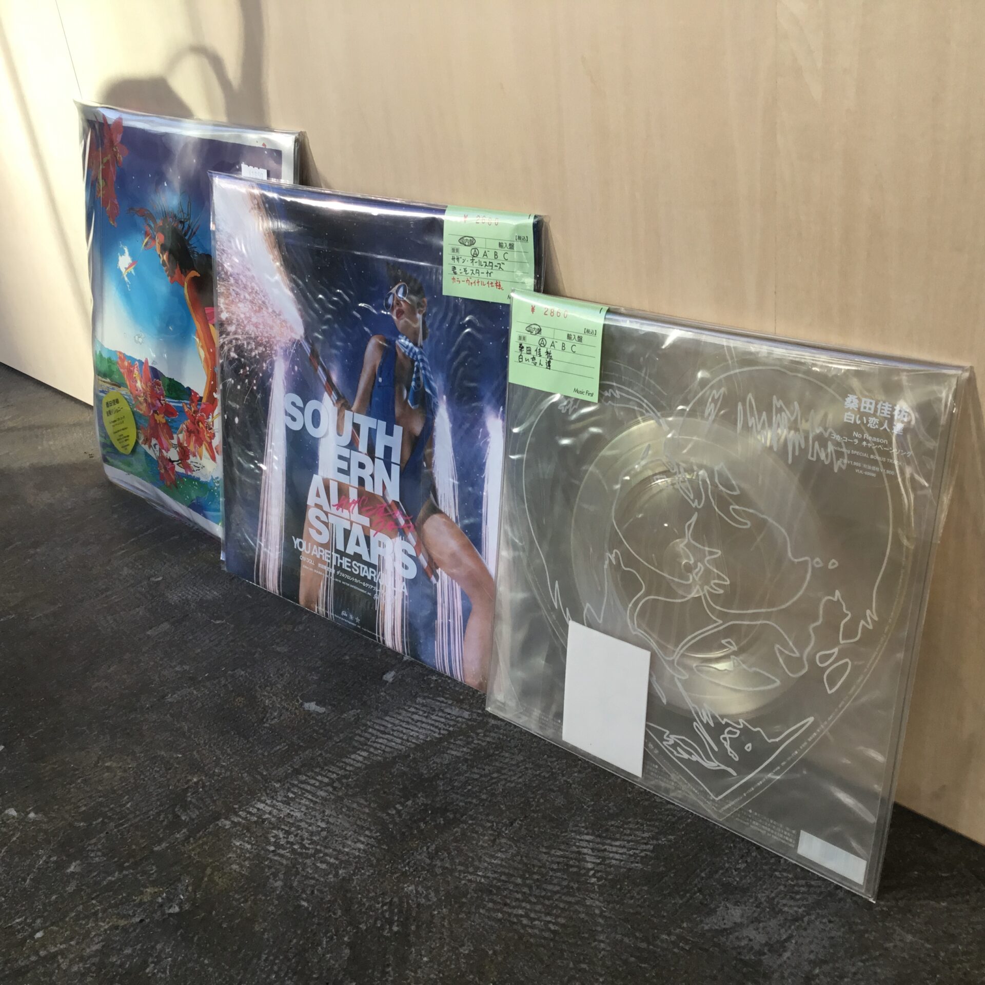 桑田佳祐およびサザンオールスターズのカラー盤／特殊パッケージの