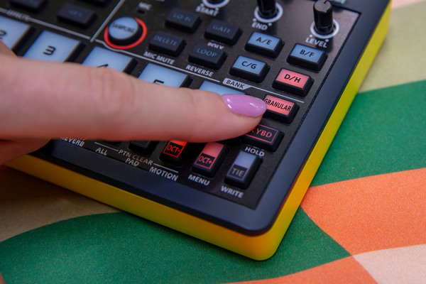 Roland P-6 AIRA Compact Creative Sampler | MusiX