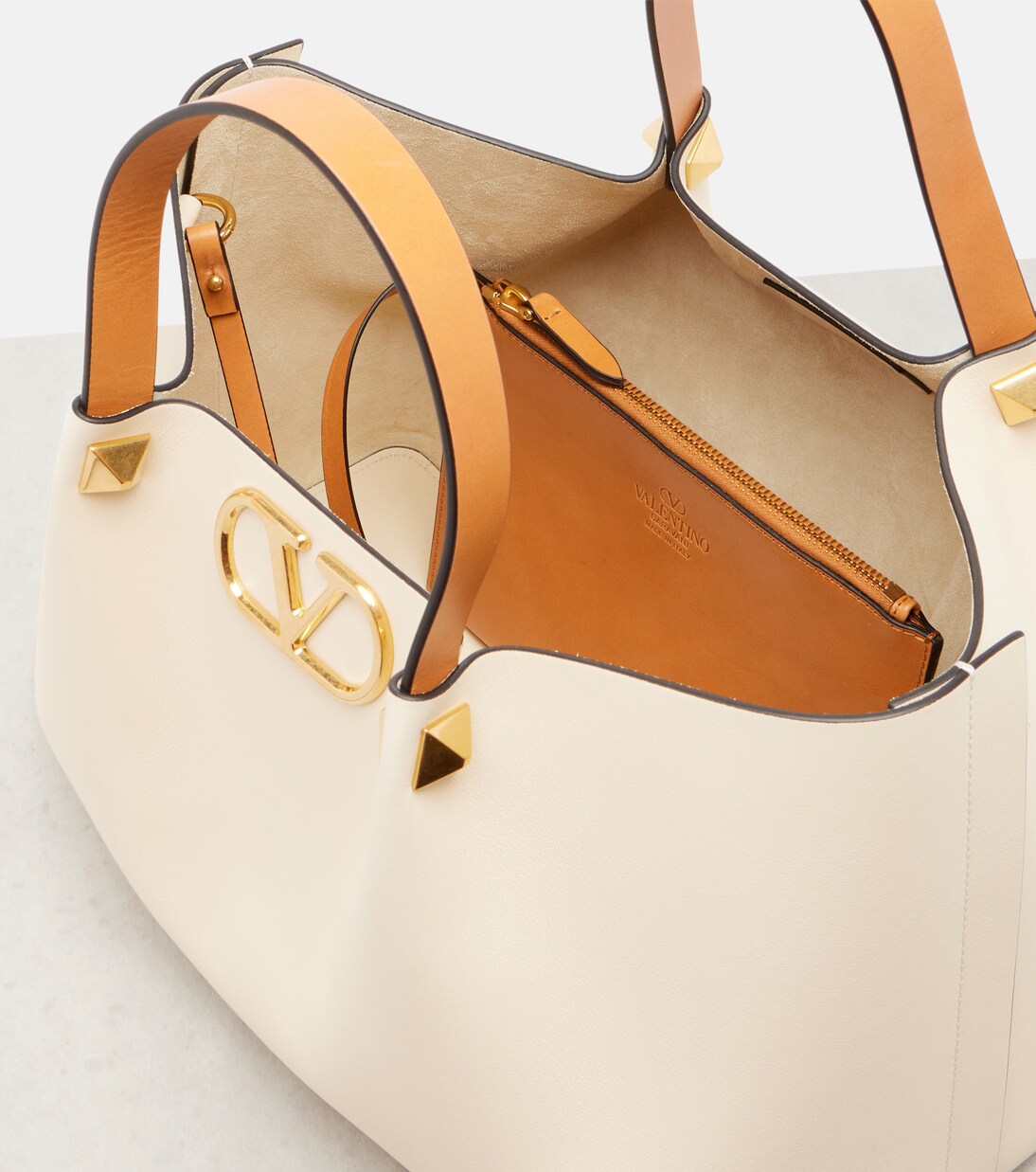 VLogo Medium leather tote bag in white - Valentino Garavani