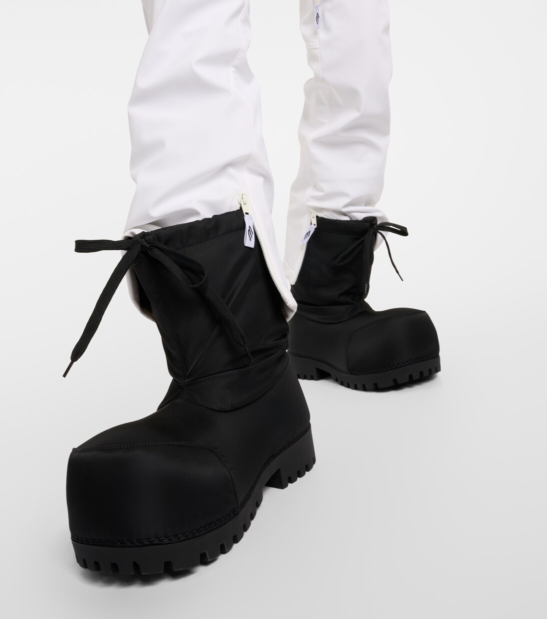 Alaska Low snow boots in black - Balenciaga | Mytheresa