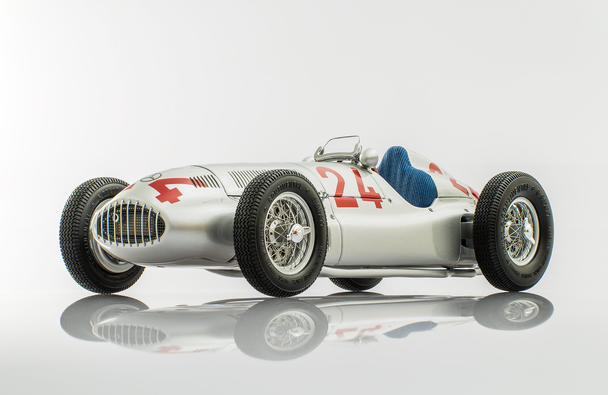 CMC Mercedes-Benz W165, 1939 #24 1/18 Diecast Car