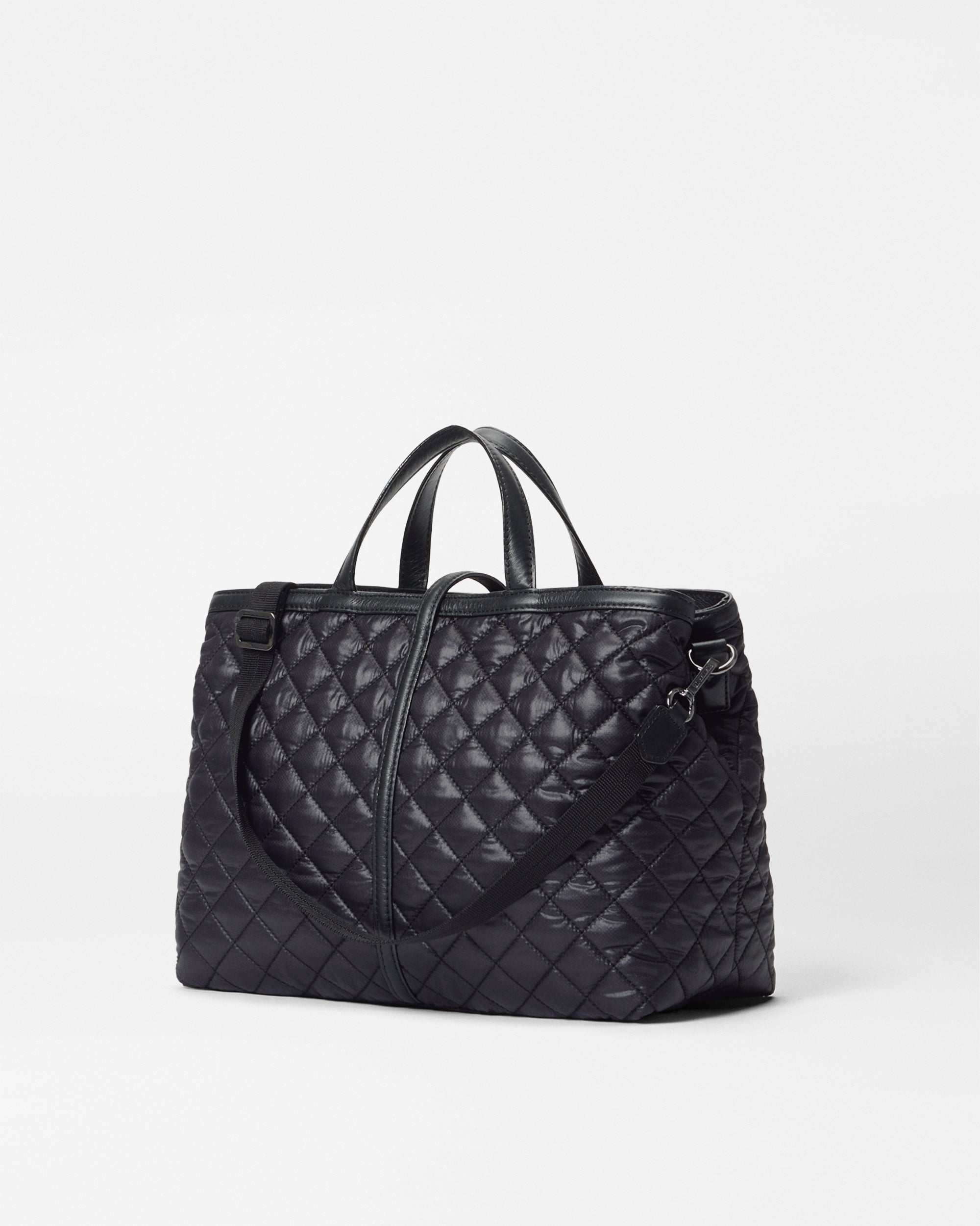 1661c1590_black_medium_astor_t