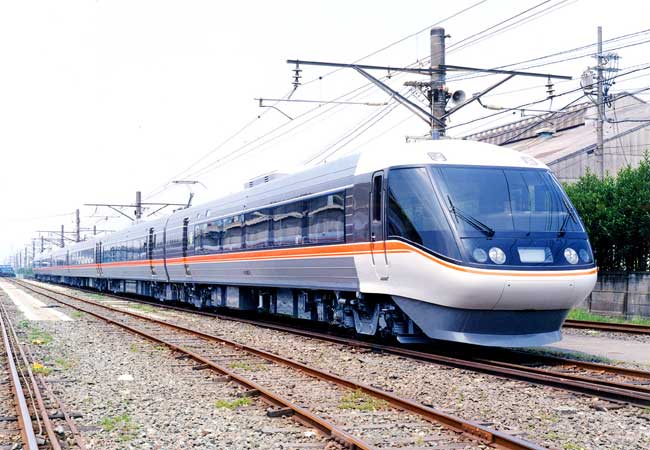 ○ JR東海383系特急電車「ワイドビューしなの」