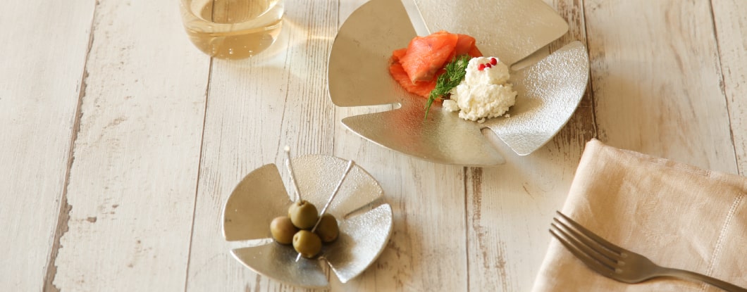 能作と暮らし-曲がる錫の器 はじまりのデザイン | 商品情報 | 株式会社