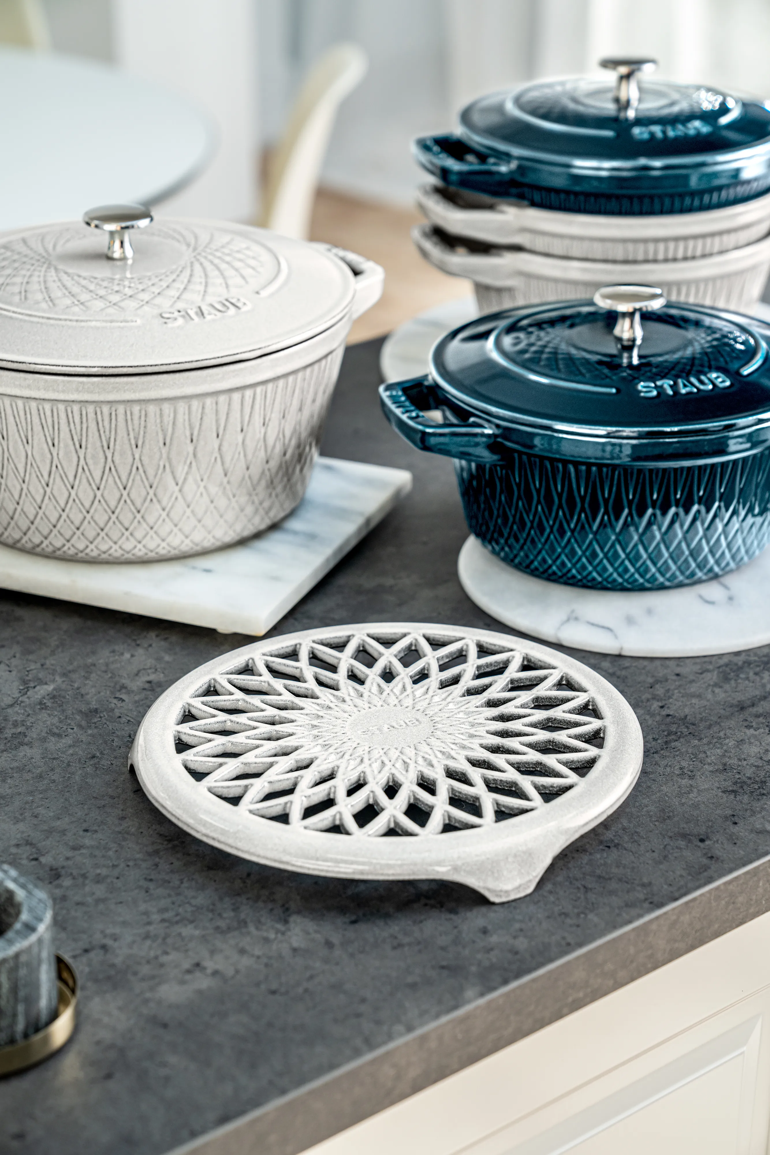 STAUB | ストウブ からのストウブ Twister 鍋敷き 18.5x19 cm