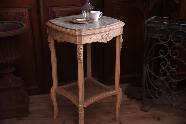 大理石のスクエアサイドテーブル フランス