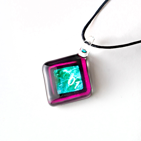 ニュースリリース】ハンドメイドグラスジュエリー「ノースワングラス