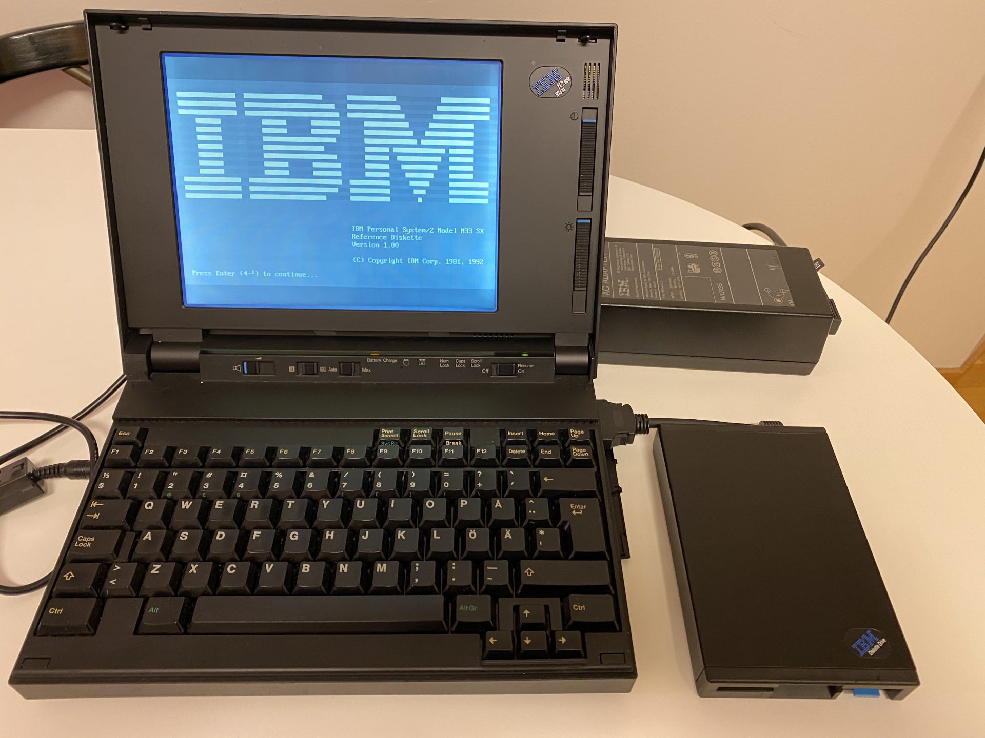 The IBM PS/2 Laptop - Nostalgia Nerd