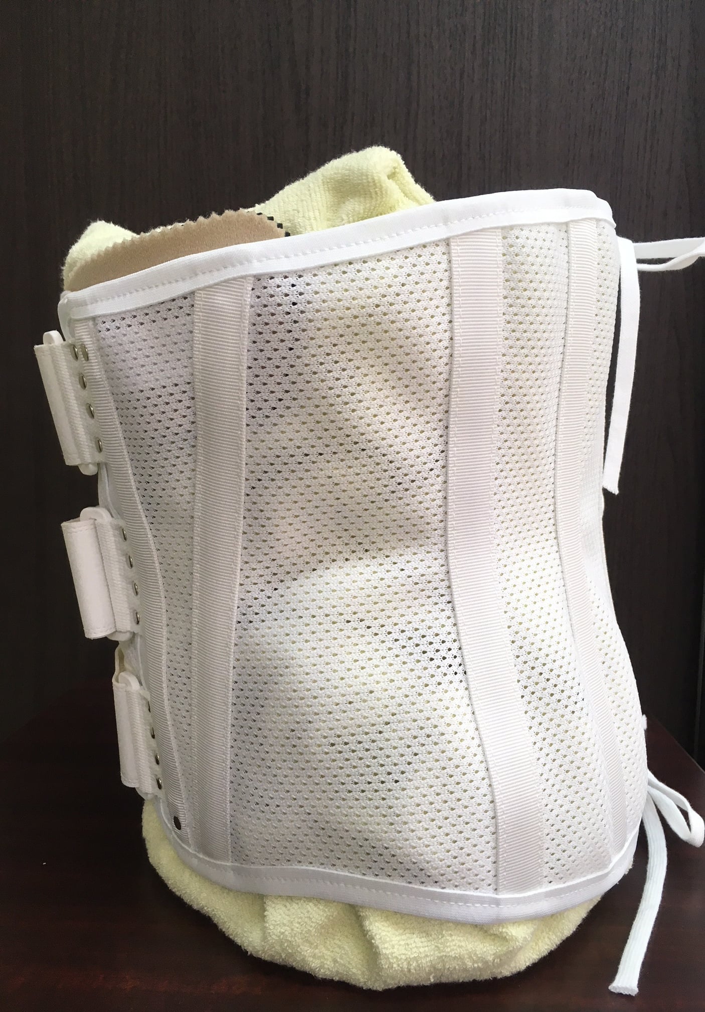 腰椎用軟性コルセット
