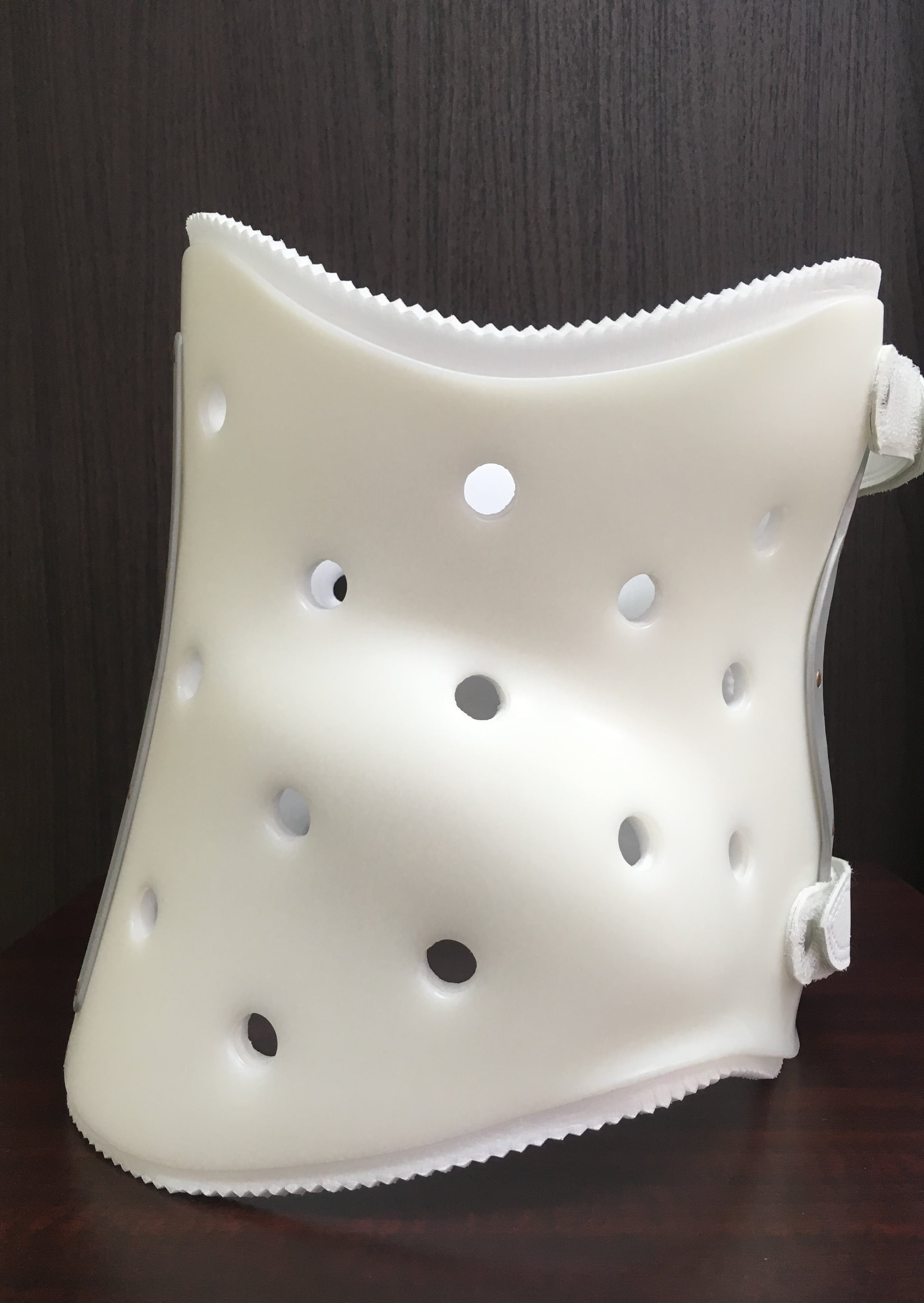 胸腰椎用硬性コルセット