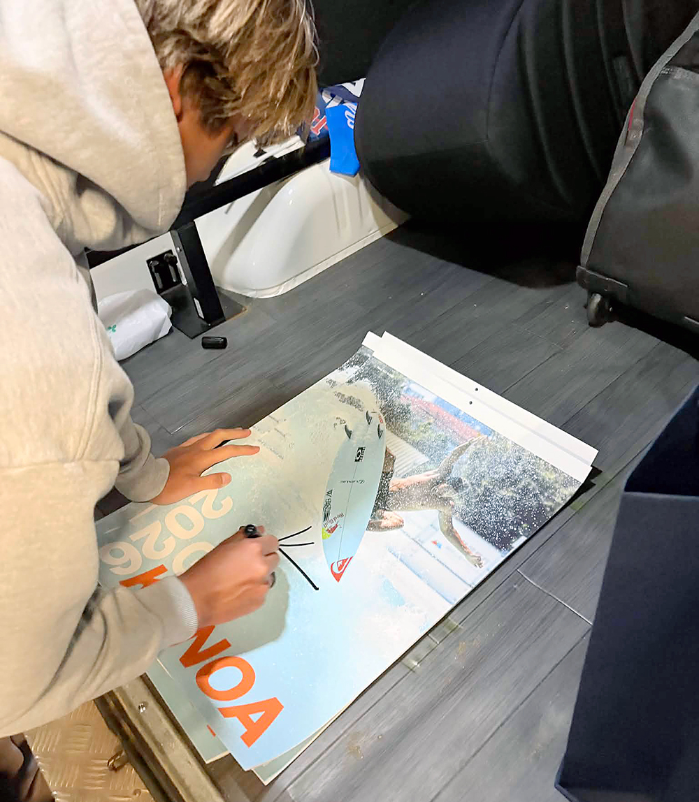 五十嵐カノア直筆サイン入りカレンダープレゼント企画！【AD】 - 波