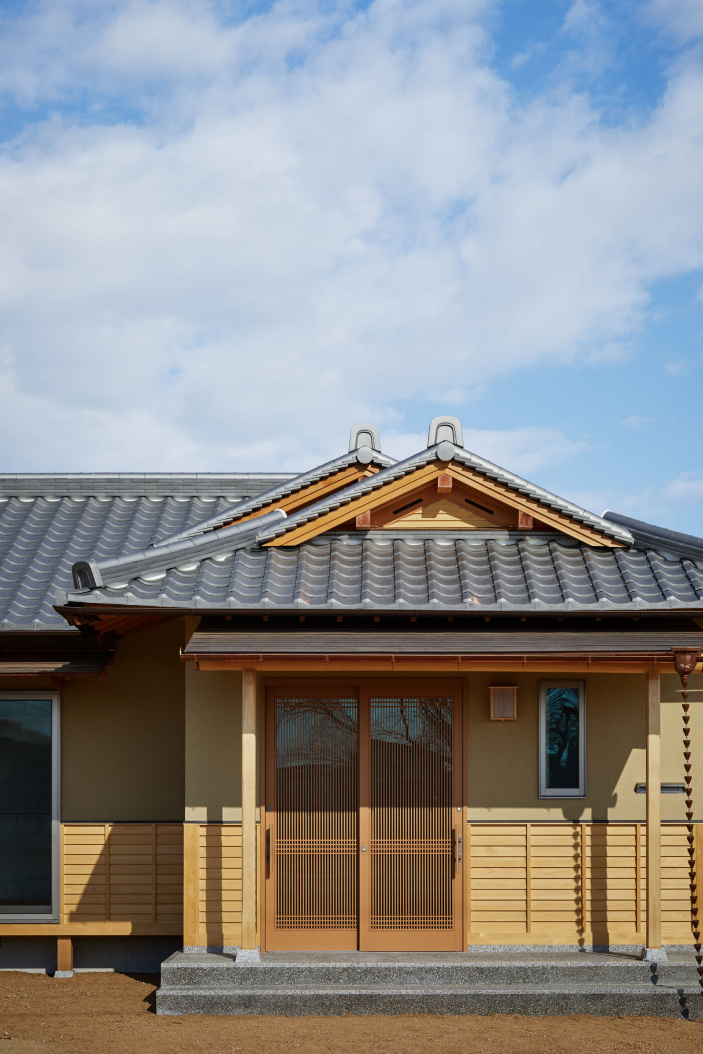 田園風景に佇む 現代入母屋の家／岡山市南区 | 施工事例 | なんば建築工房